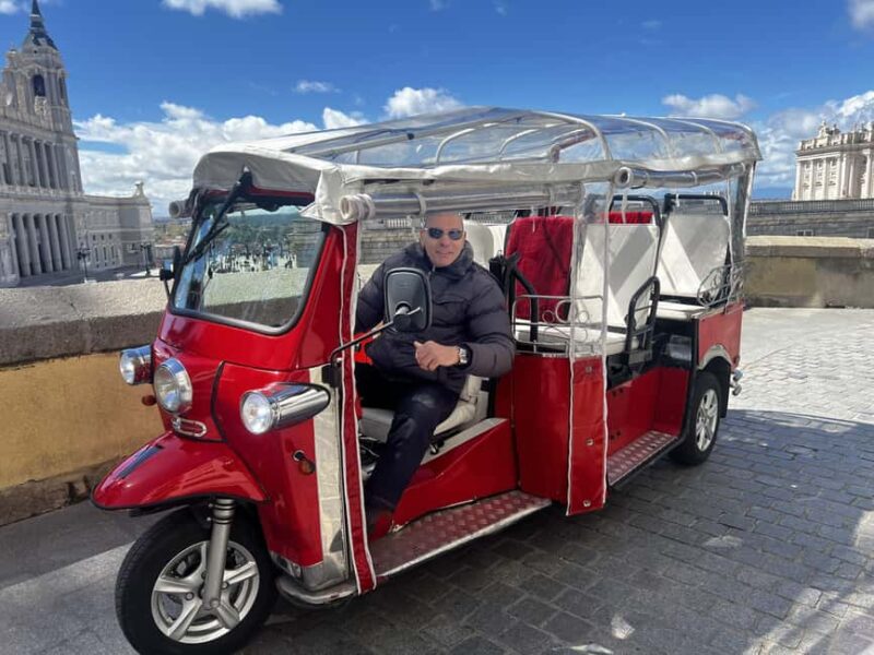 Madrid: 1-hour private Tuk Tuk tour - Scenic Views from the Cuesta de la Vega and Royal Gardens