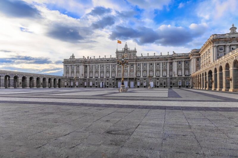 Madrid: 2-Hour City Highlights Guided Walking Tour - Romantic Madrid and Plaza de Santa Ana