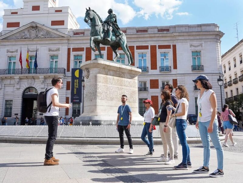 Madrid: 4-Hour Bus Tour with Royal Palace Admission - The Guide and Transportation Experience