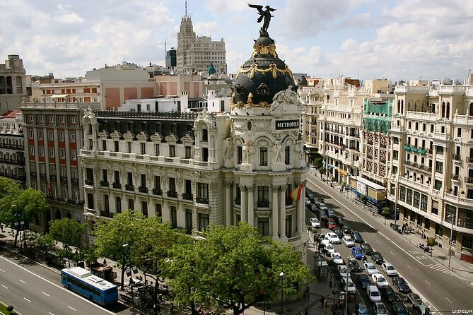 Madrid Airport MAD Round-Trip Private Transfer in Luxury Van - Inclusions and Additional Features