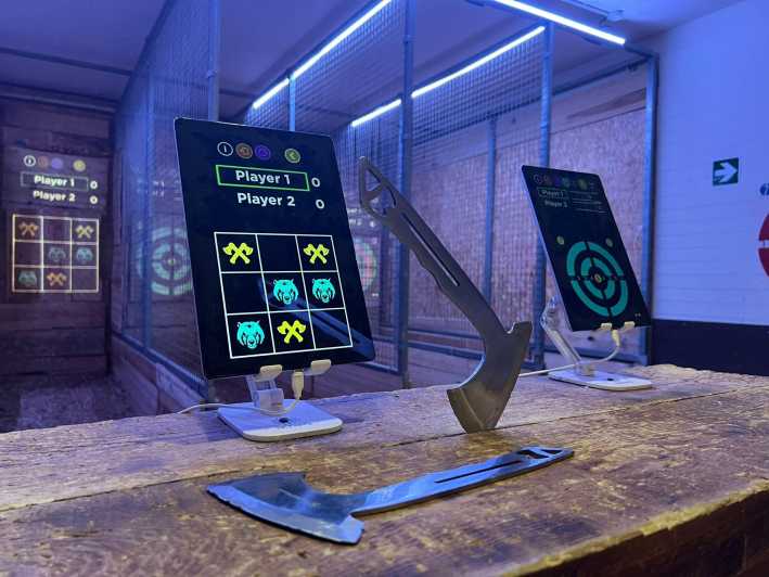 Madrid Atocha : Interactive Axe Throwing 2h - Exciting 2-Hour Interactive Axe Throwing in Madrid Atocha
