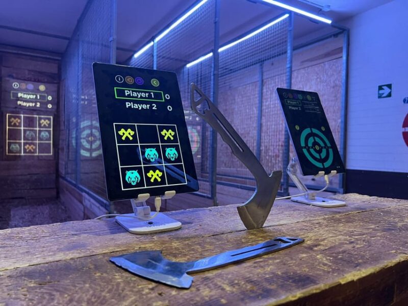 Madrid Atocha : Interactive Axe Throwing 2h - Flexibility with Booking and Cancellation Policies