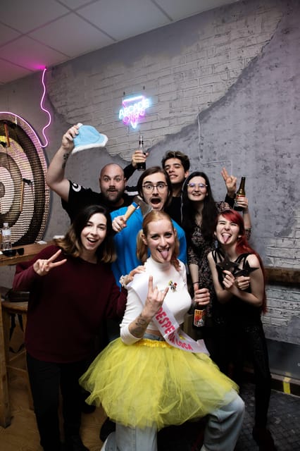 Madrid: Axe Throwing Challenge - The 55-Minute Experience: From Safety to Competition