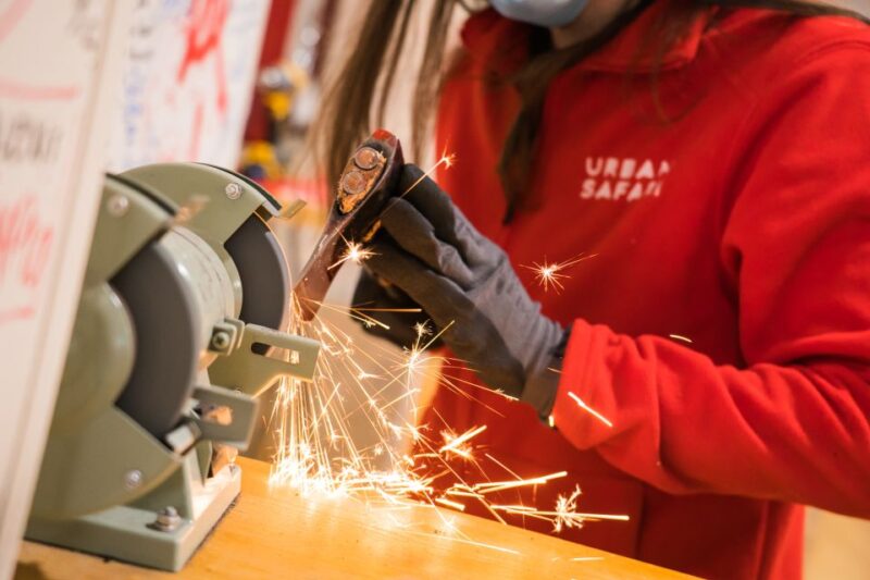 Madrid: Axe Throwing Challenge - The Experience Provider: Urban Safari Tiro de Hacha