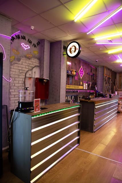 Madrid: Axe Throwing Challenge - Who Will Enjoy the Madrid Axe Throwing Challenge?