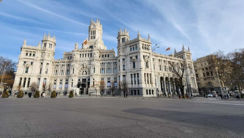 Madrid by Eco Tuk: Private tour, choose your duration! - The Experience with Local Guides and Flexibility