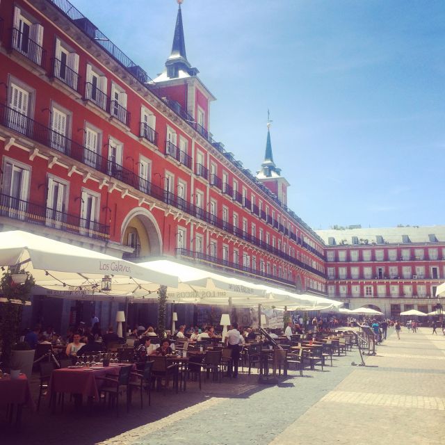 Madrid: Capture the most Photogenic Spots with a Local - Comfortable, Weather-Appropriate Exploration
