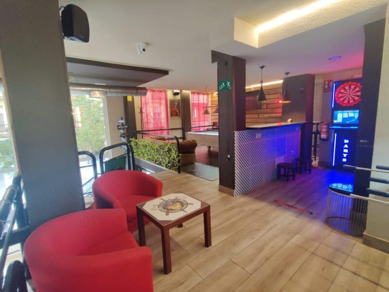 Madrid Center: AXE THROWING - Why Choose Madrid’s Best Axe Throwing Venue?