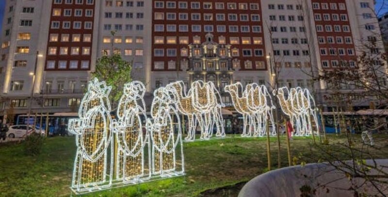 Madrid: Christmas Lights Tour by Electric Tuk-Tuk - The Guide and Group Experience