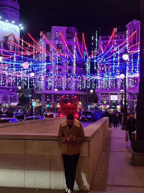 Madrid: Christmas Walking Tour with Nativity Scene - Visiting Doña Manolita and the Historic Lottery