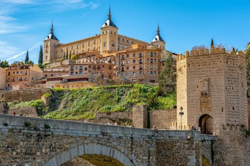 Madrid: Day Trip to Toledo with Walking Tour & Small Group - Exploring Toledo Cathedral and Santo Tomé Church