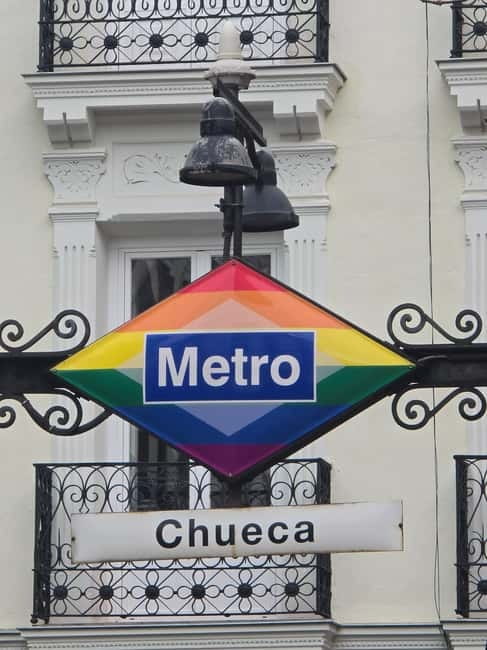 Madrid: Drag Queen Guided City Tour - Key Points