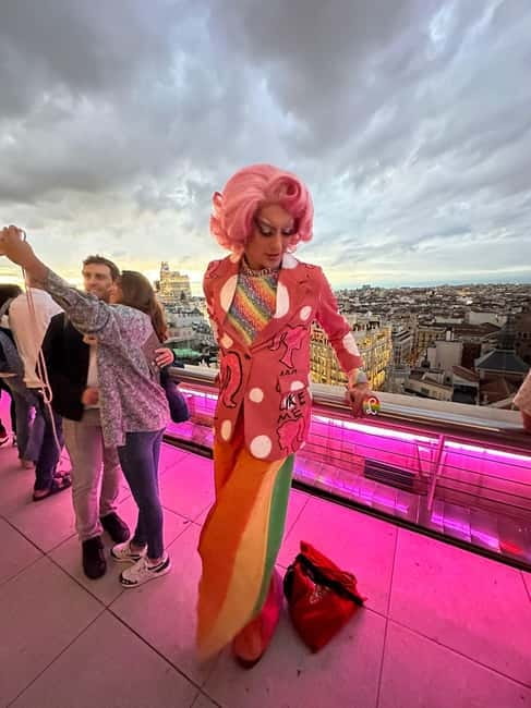 Madrid: Drag Queen Guided City Tour - Strolling through Puerta del Sol for an Hour
