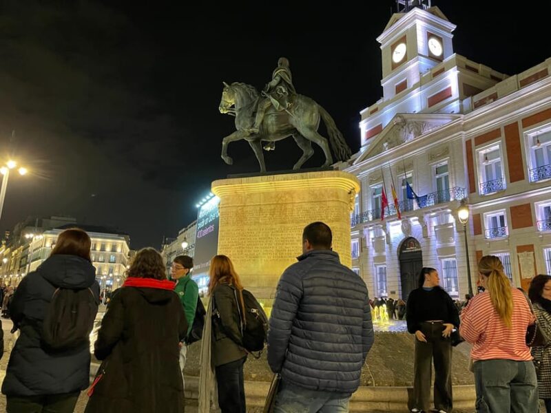 Madrid: Enchanted Evening Walking Tour in Spanish - The Magic of Plaza Mayor and Pasadizo de San Ginés