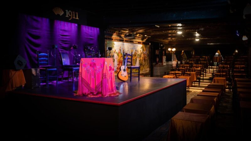 Madrid: Flamenco Show&Drink at Tablao 1911 (World's Oldest) - Seating Options and Viewing Experience