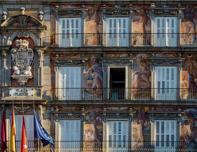 Madrid: From Royalty to Revolution Walking Tour - Key Points