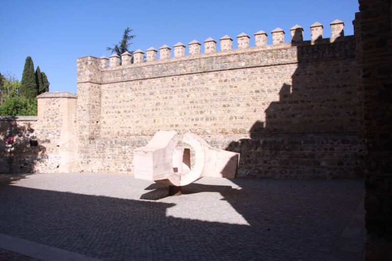 Madrid: Full-Day Guided Tour of Toledo with Cathedral Visit - Practical Details: Transport, Guides, and Comfort