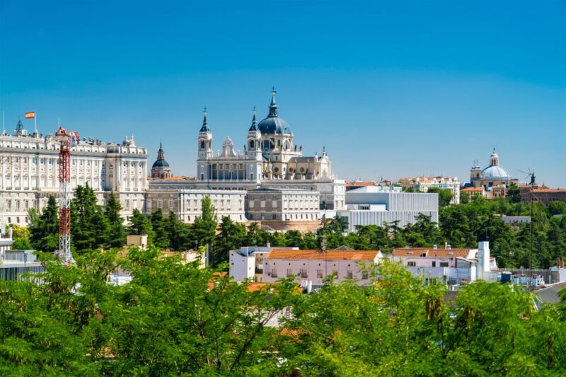 Madrid: Guided Highlights Walking Tour - Logistics, Group Size, and Accessibility