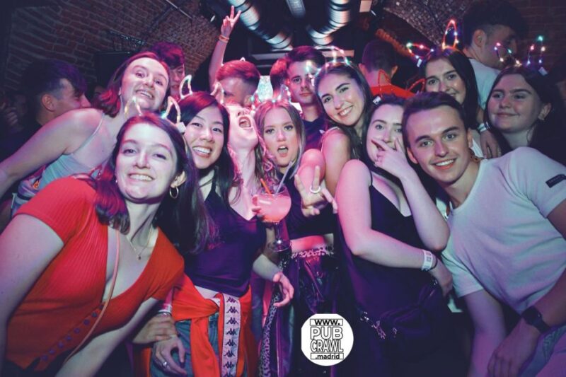 Madrid: Guided Pub Crawl Madrid Experience and Club Entry - Key Points