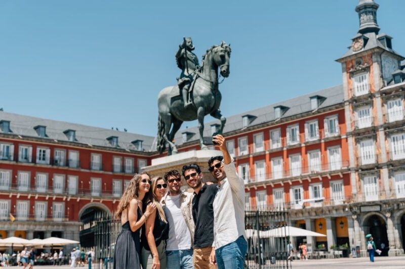 Madrid: Guided Tapas and Wine Tour with Rooftop Views - The Guide’s Role and Tour Atmosphere