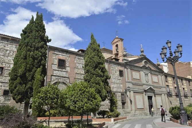 Madrid Guided Tour of the Descalzas Reales Monastery - Key Points
