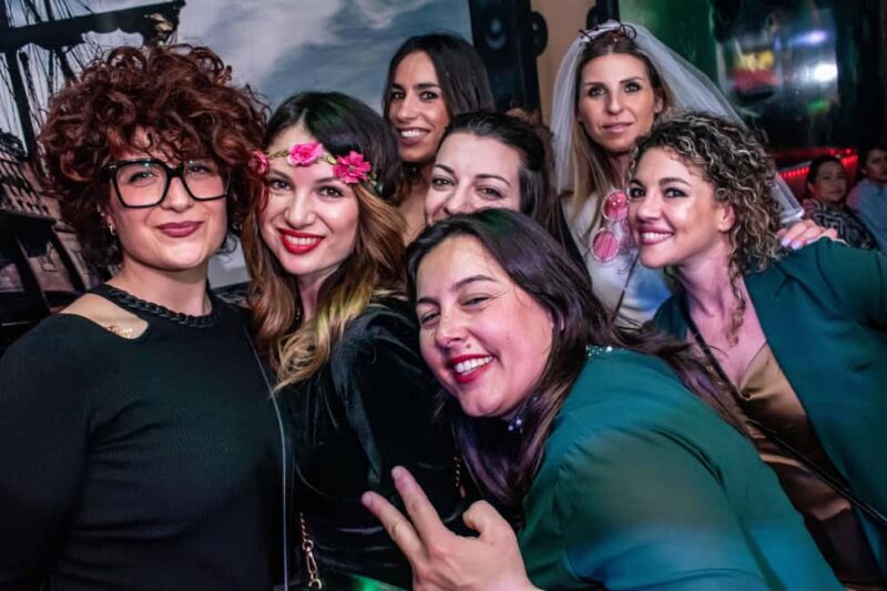 Madrid: Guided walking tour, bachelor party with drinks and show - Key Points