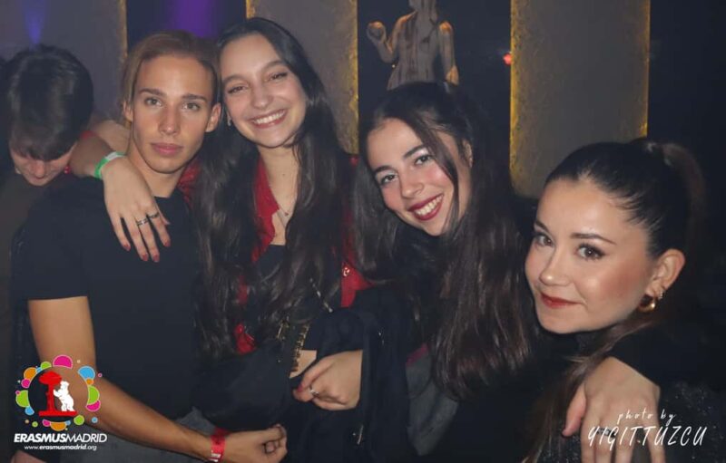 Madrid Halloween Pubcrawl: Madness-Open bar Beer included - Key Points