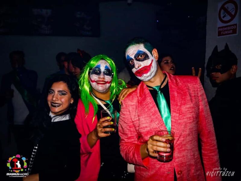 Madrid Halloween Pubcrawl: Madness-Open bar Beer included - Limitations and Honest Feedback