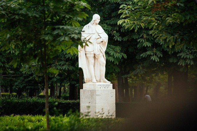 Madrid Highlights and Hidden Gems Private Tour with a Guide - Savoring Local Drinks and Snacks