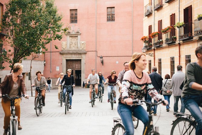 Madrid Highlights by Bike - The Experience of the Guides and Group Dynamics