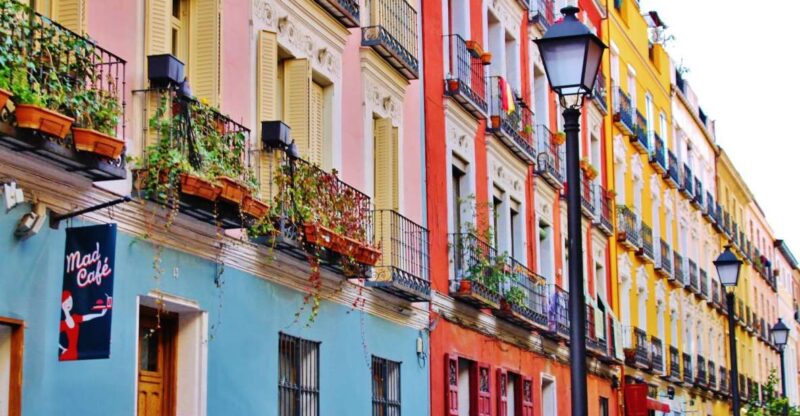 Madrid Historical in French (petit comité & private) - The Royal Palace, Almudena Cathedral, and Spanish Monarchy