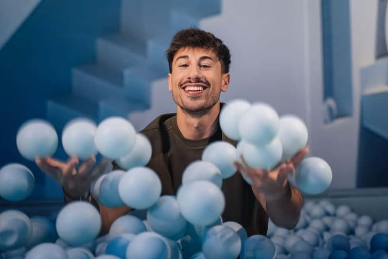 Madrid: IKONO Entry Ticket - Explore the Vibrant Rooms of IKONO Madrid