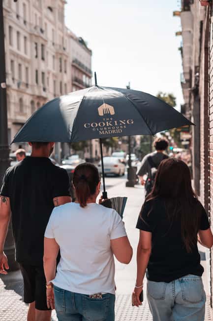 Madrid: Local tapas tour with private sit down dinner! - Key Points