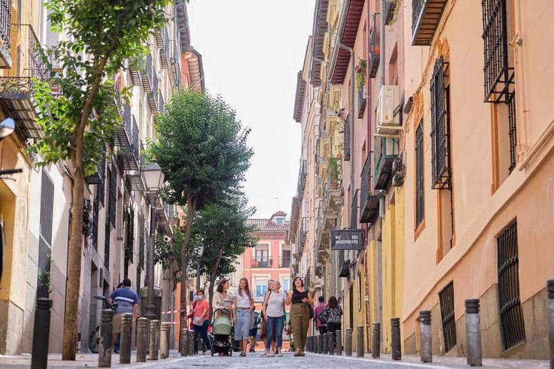 Madrid: Malasaña Market Food Tour with Churros & Tapas - Exploring the Local Food Market with Market Experts