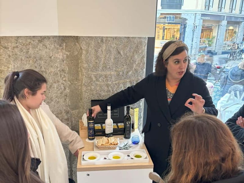 Madrid: Malasaña Market Food Tour with Churros & Tapas - Savor a Market-Fresh Tapas Lunch at a Neighborhood Bar