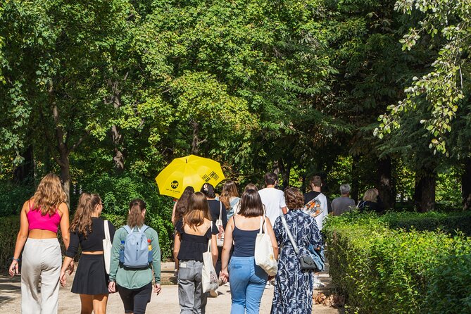 Madrid Monumental Tour Retreat, Prado and Cibeles - Admiring Fuente de Neptuno: The Victory Fountain