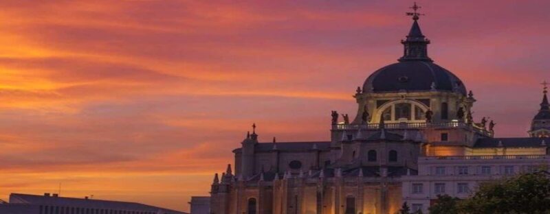 Madrid Mysteries and Legends Tour in ITALIAN - Exploring Madrid’s Shadowy Secrets in the City Center