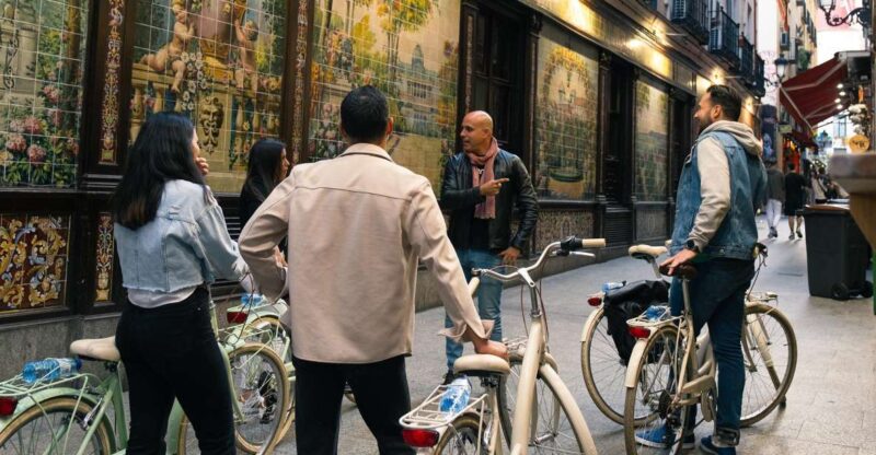 Madrid Night : Vintage Bike Ride Under the Christmas Lights - Why the Guides Make This Tour Special