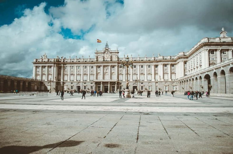 Madrid: Old Town, Poets District, and Royal Palace Tour - The Guide’s Role in Making Madrid Come Alive