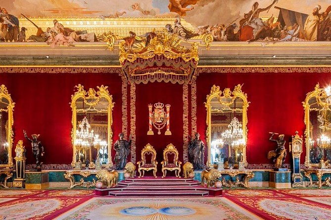 Madrid Old Town & Royal Palace Walking Tour Skip the Line Ticket - Charming Streets: Calle De Codo and Plaza de la Villa