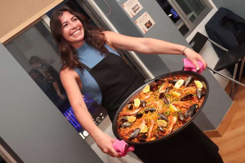Madrid: Paella and Sangria Workshop in the City Center - Key Points