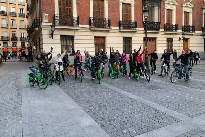 Madrid Parks Bike or e-bike Tour: Riverside & Casa de Campo - Discovering the Grandeur of Casa de Campo