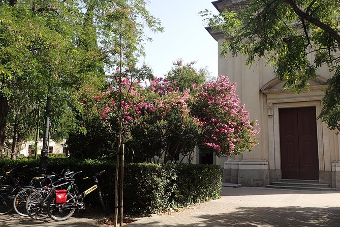 Madrid Parks & Riverside Bike Tour - Climbing Uphill to the Templo de Debod for Sunset or City Views