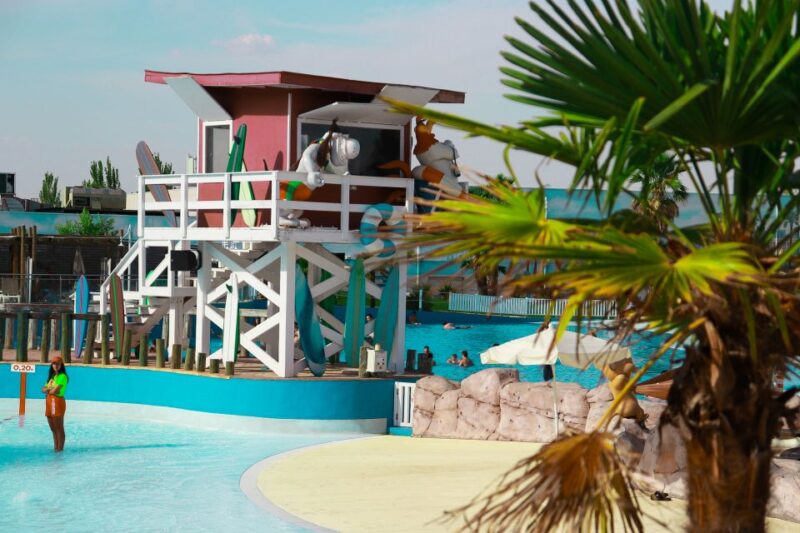 Madrid: Parque Warner Beach Entry Ticket - Accessibility and Age-Based Pricing