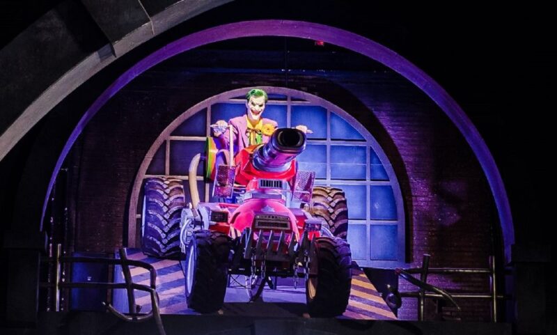 Madrid: Parque Warner Ticket and Roundtrip Transportation - The Park’s Most Notable Show: Crazy Police Academy