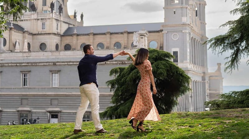 Madrid: Photoshoot for couples - The Photographers’ Artistic Eye and Posing Guidance