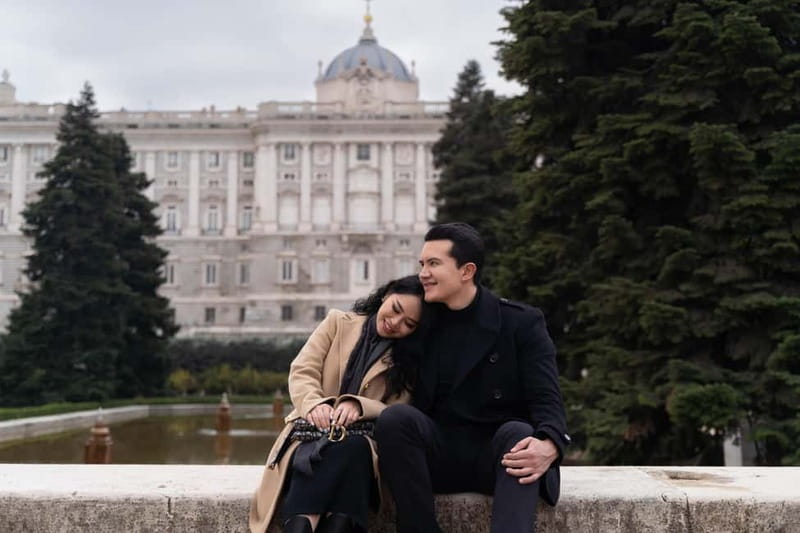 Madrid: Photoshoot for couples - The End at Sabatini Gardens: A Picturesque Finish