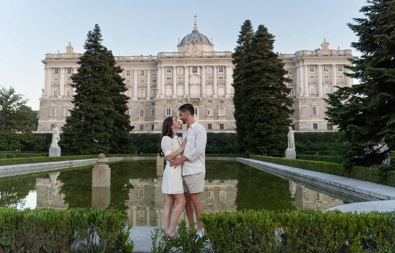 Madrid: Photoshoot for couples - What’s Included and What’s Not