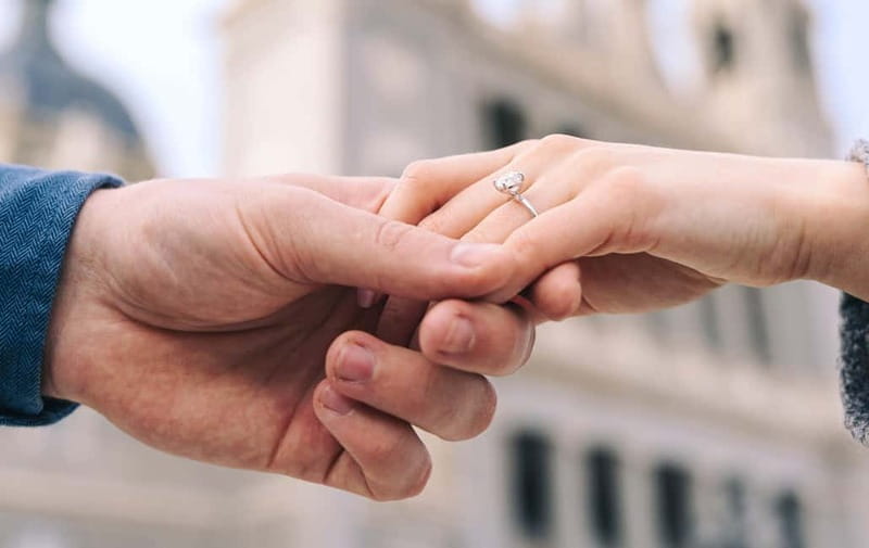 Madrid: Photoshoot for couples - Practical Details: Meeting Point and Flexibility