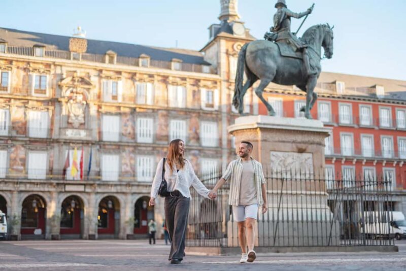 Madrid: Plaza Mayor & Royal Palace Photoshoot - Exploring Plaza Mayor: The Heart of Madrid’s Historic Charm